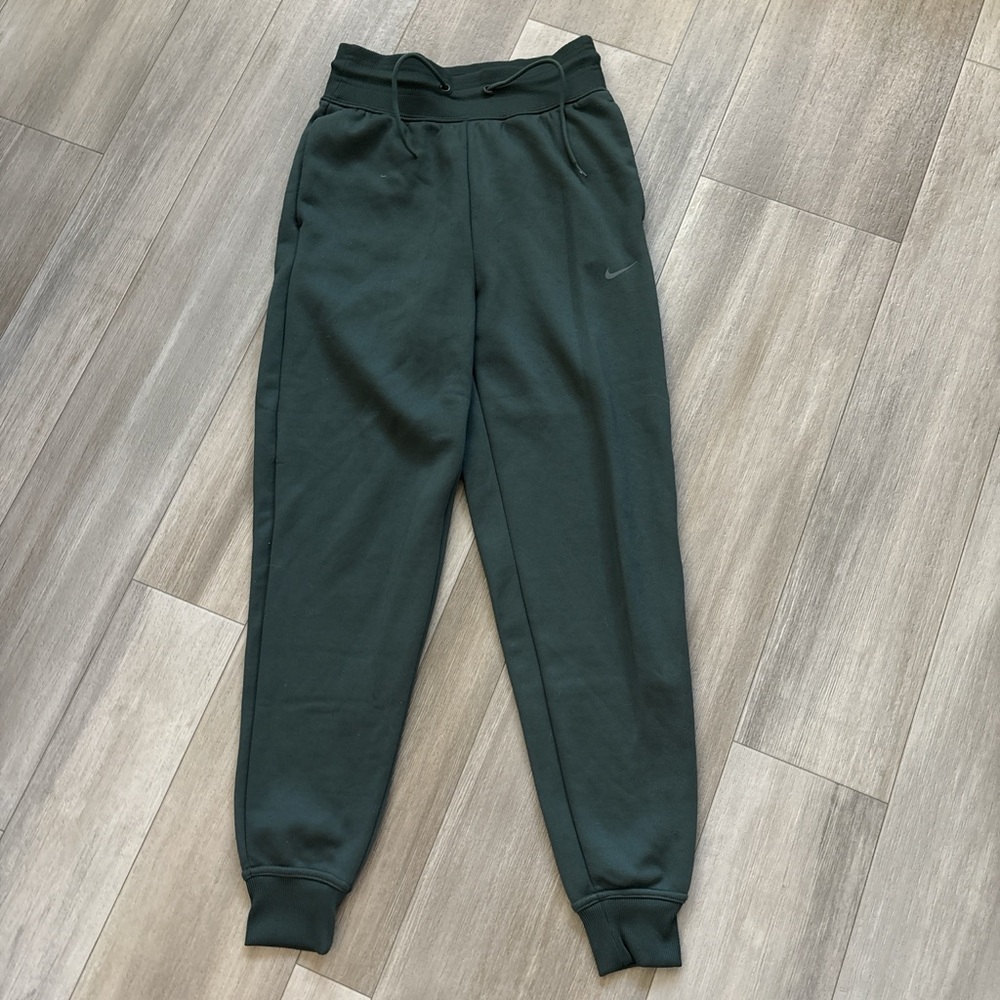 Nike women’s sage green Sweatpants